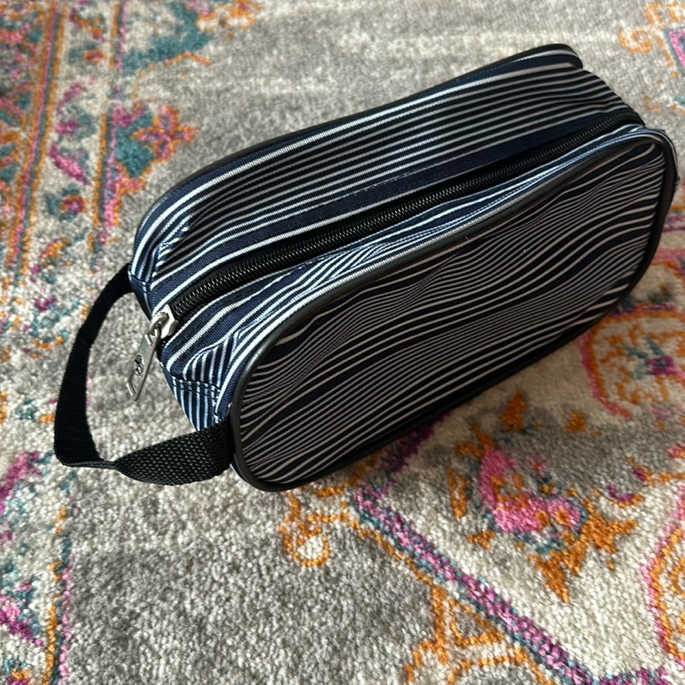 Toiletries travel bag